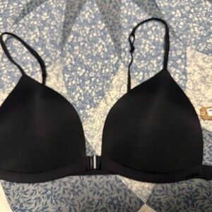 SKIMS Wireless Form Triangle Front Close Super Push Up Bra